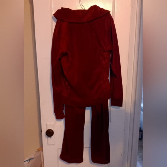Valour Red Warm up Suit Medium - Picture 9 of 12